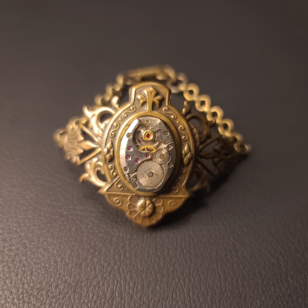 Steampunk style bracelet